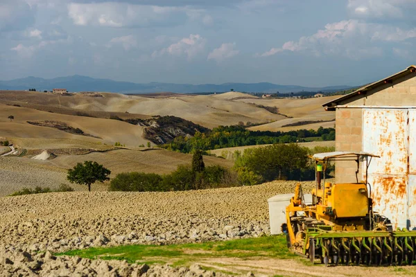 Mező Toszkána Őszi Szántás Traktor Mezőgazdasági Koncepció Olaszország — Stock Fotó