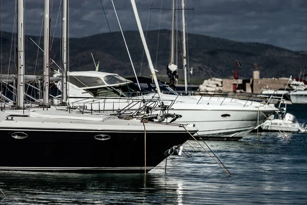 地中海 トスカーナ イタリアでの大型ヨットの港 — ストック写真