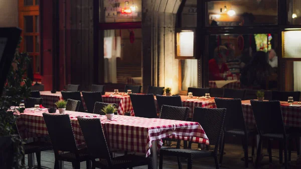 Mesas Solitárias Café Rua Noite Estrasburgo — Fotografia de Stock