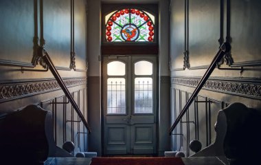 Giriş ile Kurşunlu cam binanın güzel iç