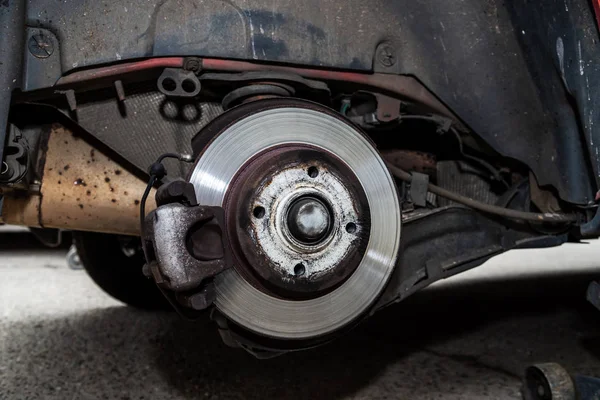Serviço de substituição de pneus, montagem com balanceamento, mudança para wint — Fotografia de Stock