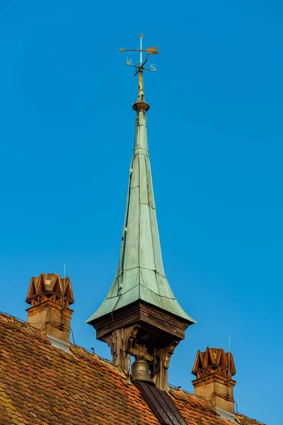 Decoration in architecture. Old decor on the tower — Stock Photo, Image