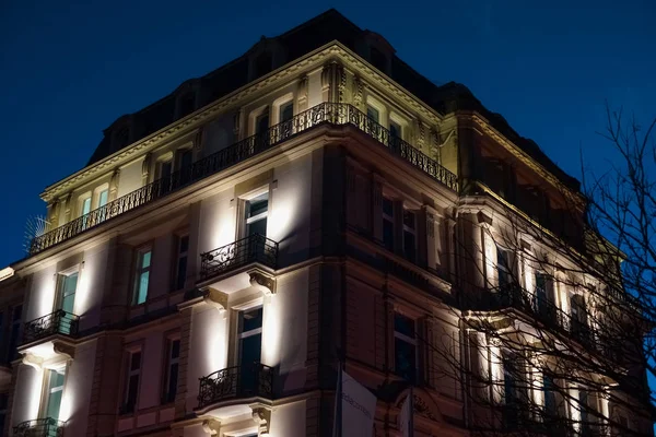 Maestoso edificio storico di notte, Baden-Baden — Foto Stock