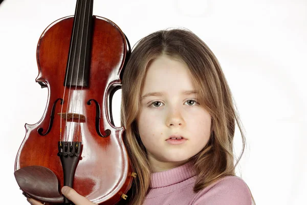 Menina bonito com violino, música e conceito educacional, iso — Fotografia de Stock