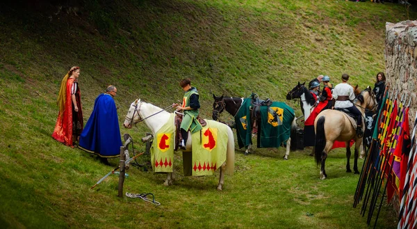 Redakcja: 9 czerwca 2019: Chatenois, Francja. Śre z fantazyjną sukienkę — Zdjęcie stockowe