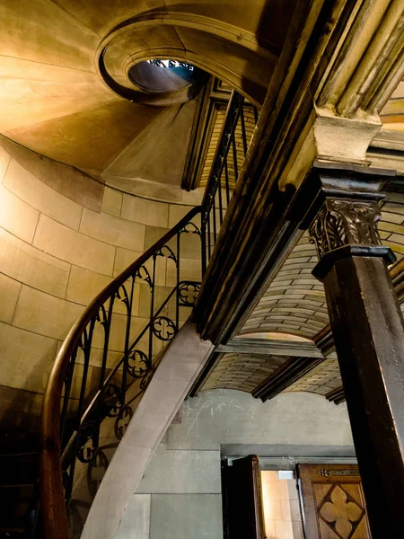 Elisabeth Kerk in Basel, interieur uitzicht, majestueuze architectuur — Stockfoto