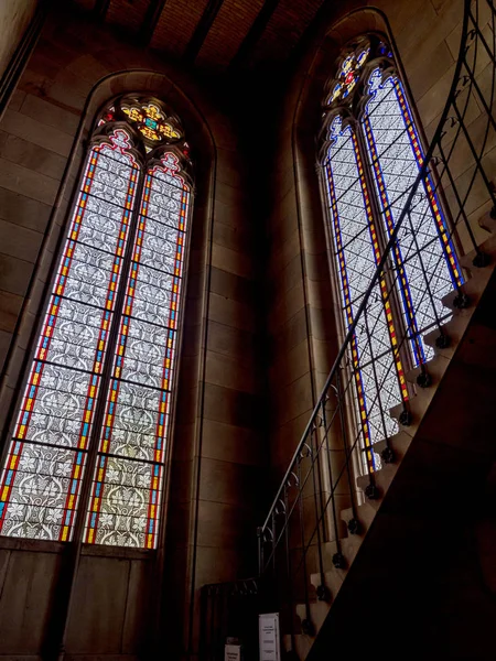 Eglise Elisabeth à Bâle, vue intérieure, architecture majestueuse — Photo