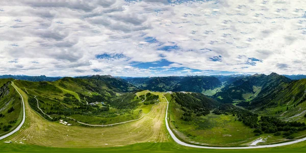 Εναέρια 360 Μοιρών Πανοραμική Θέα Των Όμορφων Βουνών Των Άλπεων — Φωτογραφία Αρχείου
