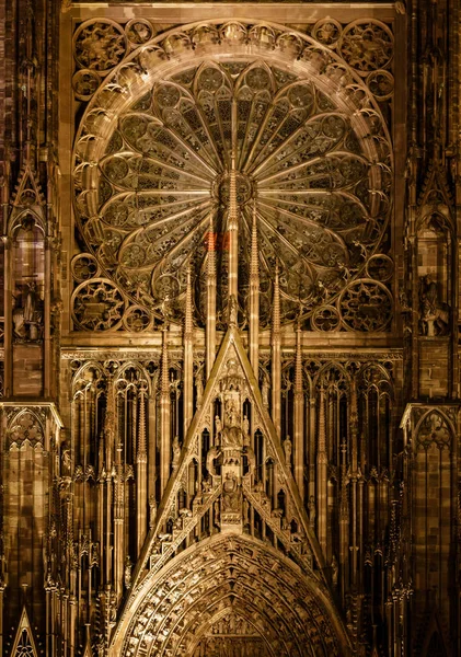 Catedral de Notre Dame en Estrasburgo vista nocturna —  Fotos de Stock