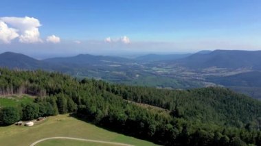 Vosges dağlarında küçük bir köy, Alsace.