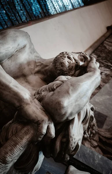 Monument au Marshall Maurice de Saxe dans l'église Saint Thomas — Photo