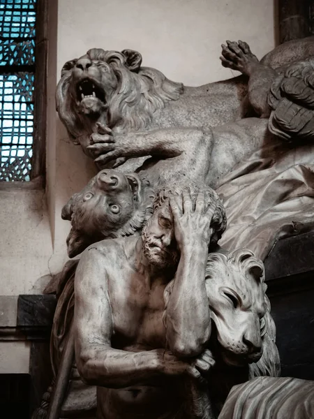 Monument över Marshall Maurice av Sachsen i Sankt Thomas kyrka — Stockfoto