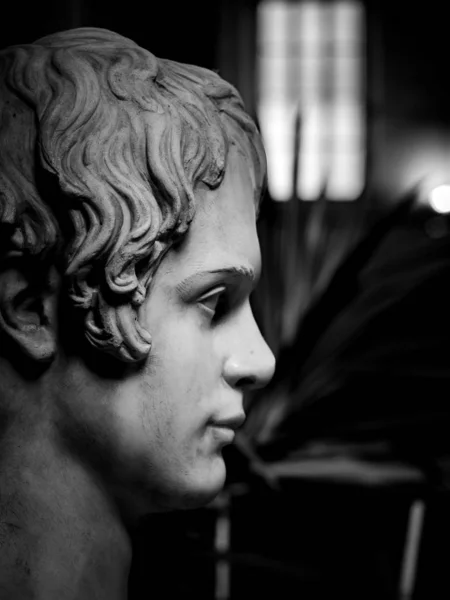 Ancient bust in the Church Saint Thomas, Strasbourg — 스톡 사진