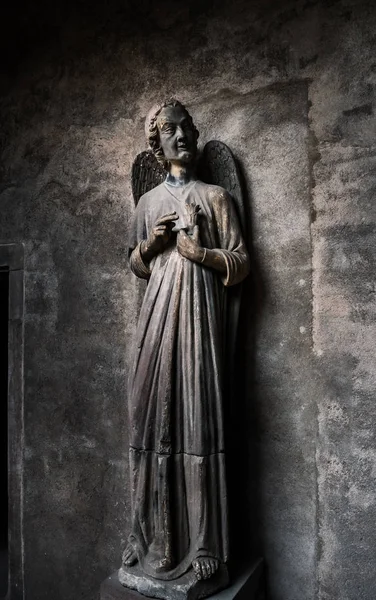 Escultura antiga do século XII-XII no museu histórico — Fotografia de Stock