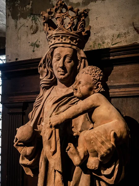 Escultura antiga do século XIII-XV no museu da Catedral — Fotografia de Stock