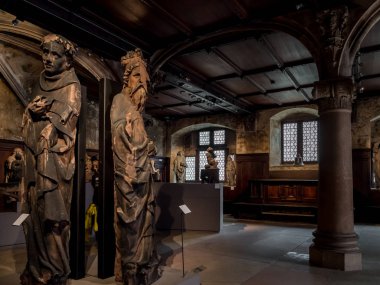 Katedral müzesinde XIII-Xv yüzyılın antik heykeli 