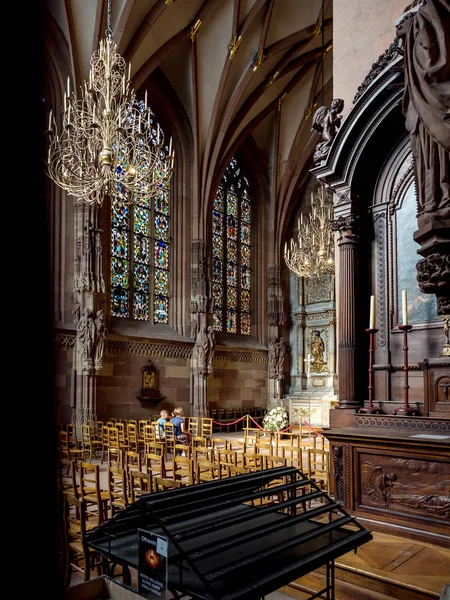 Majestatyczny interiior katedry w Strasburgu bez osób należ — Zdjęcie stockowe