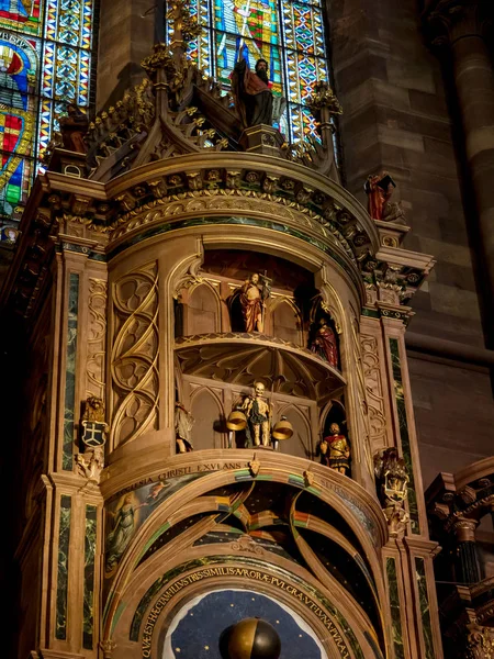 Majestätiska interiior av Strasbourgs katedral med inga personer INSID — Stockfoto
