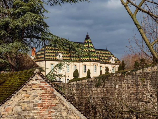 Piękna Starożytna Architektura Burgundii Ulice Miasta Beaune Słoneczny Wiosenny Dzień — Zdjęcie stockowe