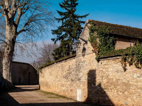 Piękna Starożytna Architektura Burgundii Ulice Miasta Beaune Słoneczny Wiosenny Dzień — Zdjęcie stockowe