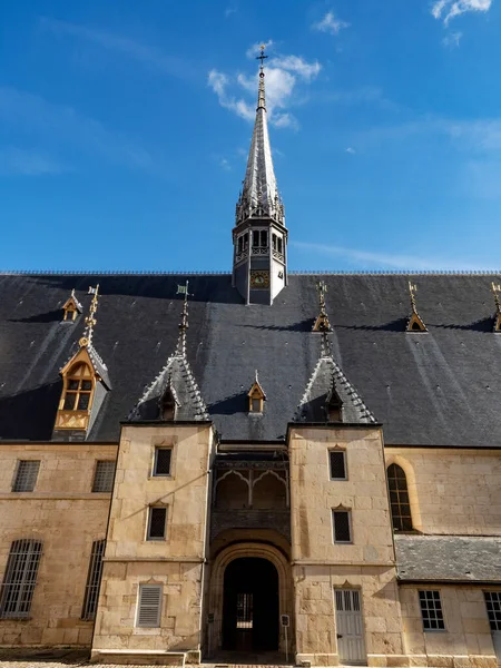 Piękna Starożytna Architektura Burgundii Ulice Miasta Beaune Słoneczny Wiosenny Dzień — Zdjęcie stockowe