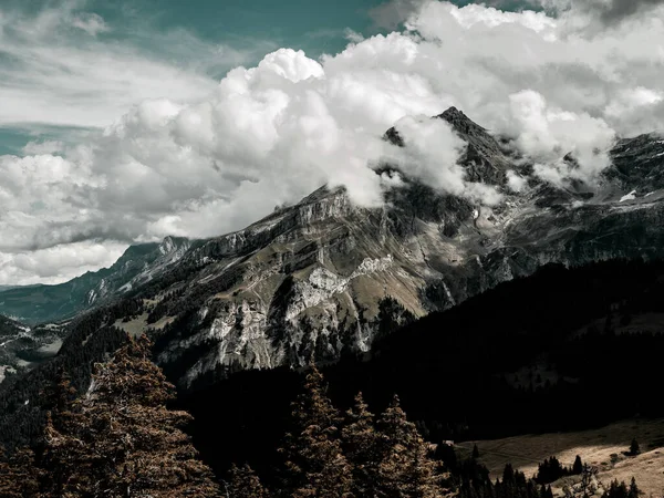Terribles Rocas Sin Vida Glaciar Los Alpes Nubes Niebla Extendieron —  Fotos de Stock