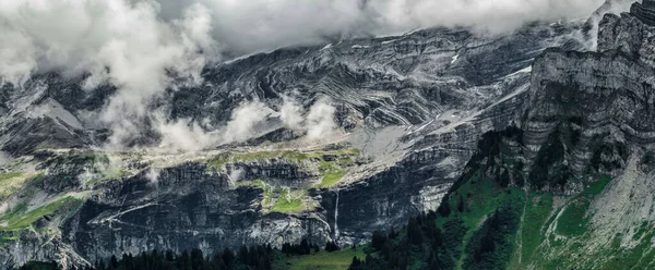 Terribles Rocas Sin Vida Glaciar Los Alpes Nubes Niebla Extendieron —  Fotos de Stock