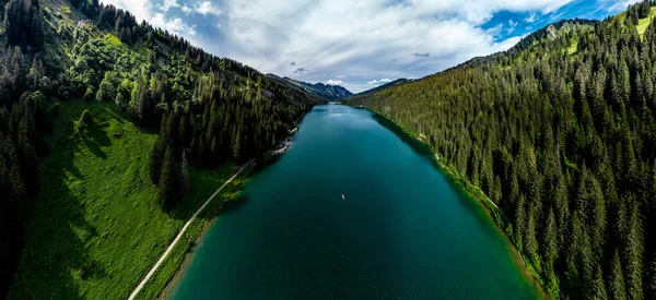 Perso Tra Montagne Della Svizzera Lago Arnesee Con Acque Cristalline — Foto Stock