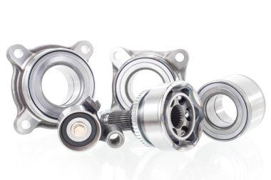 rulmanlar ve silindirler çeşitli uygulamalar, Otomotiv Motor kemer gergileri merkeze gelen beyaz arka plan çeşitli yer alan