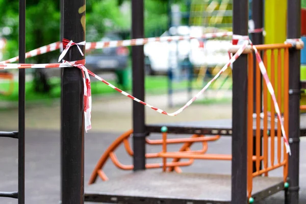 Parc Jeux Amusement Pour Les Jeunes Enfants Est Enveloppé Ruban — Photo