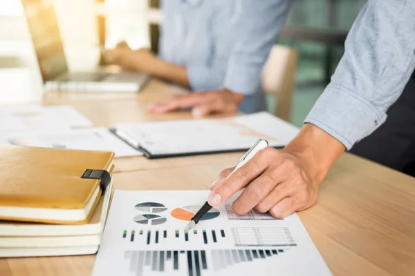 Equipo Negocios Trabaja Con Plan Escritorio Oficina Computadora Portátil Digital — Foto de Stock