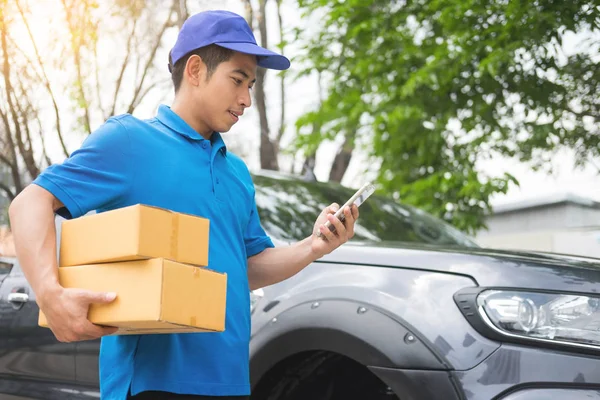 Messenger Man Hold Box Talk Smart Phone Payment Terminal Hands — Stock Photo, Image