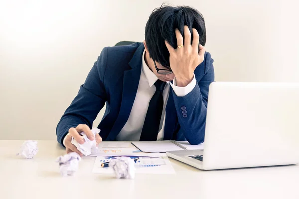 Deprimido Fracaso Hombre Negocios Cansado Tarde Triste Resolver Problema Oficina —  Fotos de Stock