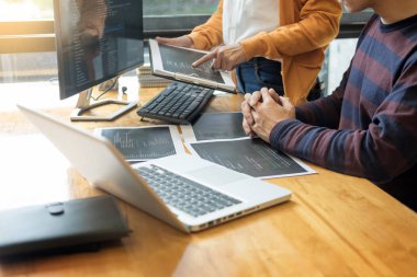 Programcı şirket office programlama ve yazılım Tasarımcısı çalışma bu projeye kodlama