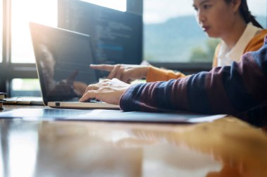 Programcı şirket office programlama ve yazılım Tasarımcısı çalışma bu projeye kodlama