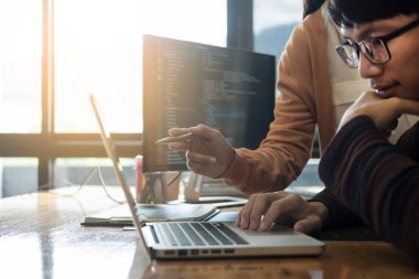 Programcı şirket office programlama ve yazılım Tasarımcısı çalışma bu projeye kodlama