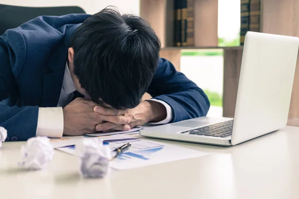 Deprimido Fracaso Hombre Negocios Cansado Tarde Triste Resolver Problema Oficina —  Fotos de Stock