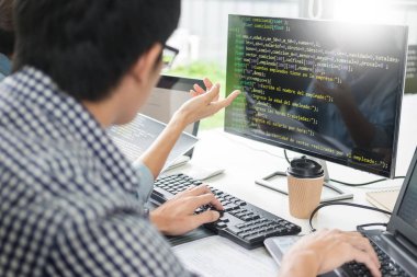 Asya Outsource geliştirici arıyorsunuz ekran programlama kodu çalışma dizüstü bilgisayar yazılımı ile takım 