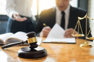 İş Avukat yargıç yasal mevzuat Consultati hakkında çalışma