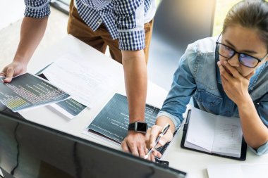 Asya Outsource geliştirici arıyorsunuz ekran programlama kodu çalışma dizüstü bilgisayar yazılımı ile takım 