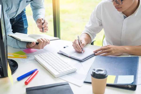 Group Diverse Young Adults University Tutor Presentation Work Information Student — Stock Photo, Image