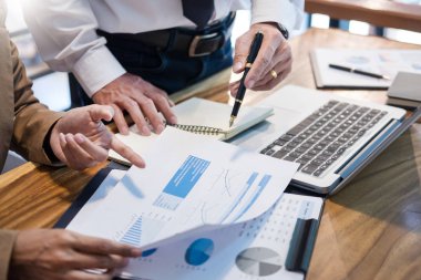 Ekip çalışması başlangıç proje büyük yapma planlama tartışma toplantı çalışma birlikte, beyin fırtınası işlem iş başarı modern coworking ofis takım.