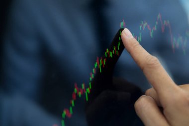 Menkul Kıymetler Borsası istatistikler seyir ve bilgisayar monitöründe, iş yatırım girişimci ticaret kavramı tartışmaya mali broker
