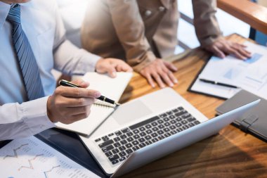 Ekip çalışması başlangıç proje büyük yapma planlama tartışma toplantı çalışma birlikte, beyin fırtınası işlem iş başarı modern coworking ofis takım.