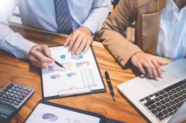 Ekip çalışması başlangıç proje büyük yapma planlama tartışma toplantı çalışma birlikte, beyin fırtınası işlem iş başarı modern coworking ofis takım.