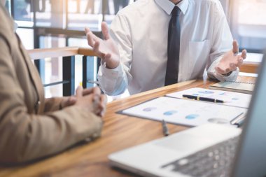 Ekip çalışması başlangıç proje büyük yapma planlama tartışma toplantı çalışma birlikte, beyin fırtınası işlem iş başarı modern coworking ofis takım.