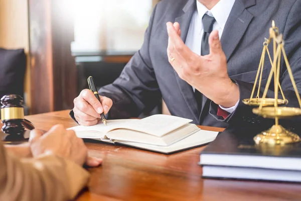Lawyer Office Counseling Giving Advice Legal Legislation Courtroom Help Customer — Stock Photo, Image