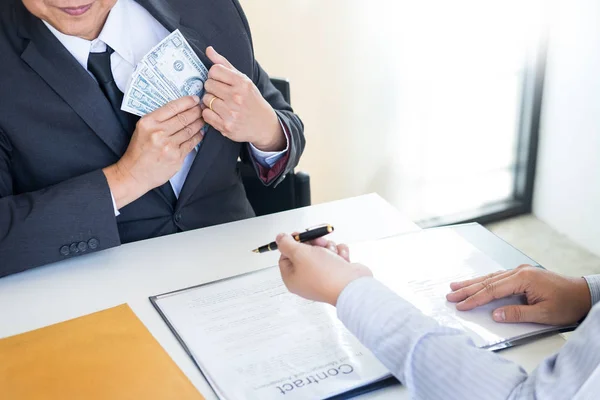 Zakenman Politicus Nemen Van Smeergeld Schudden Handen Met Geld Een — Stockfoto