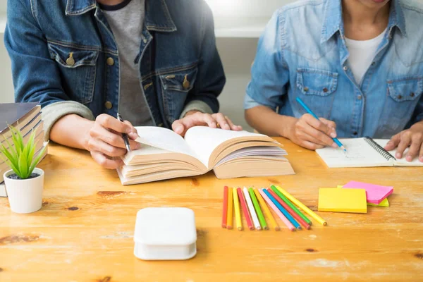 Étudiants Apprenant Dans Étude Adolescence Jeune Éducation Étudier Remue Méninges — Photo