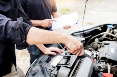 motor-araç garaj endüstriyel kavramı, eller, kontrol 